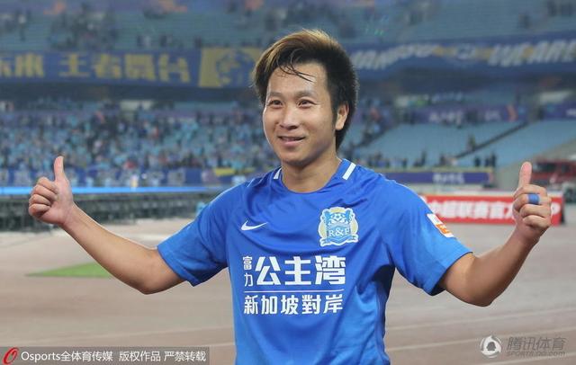 玛格丽特·库里等主创亮相 2025-02-19 当地时间2月18日，德国柏林，音乐传记片《蓝月亮》（Blue Moon）在第75届柏林国际电影节举办首映活动，影片主创伊桑·霍克、玛格丽特·库里、安德鲁·斯科特等亮相。
